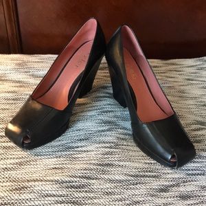 Richard Tyler chunky heeled pumps